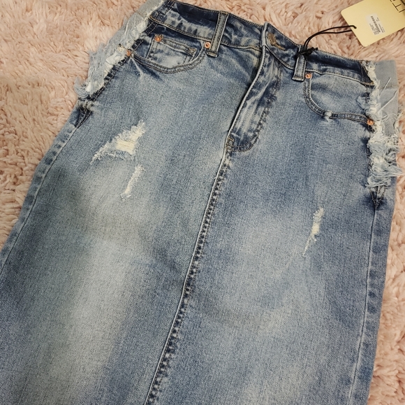 Skirt - Picture 3 of 3